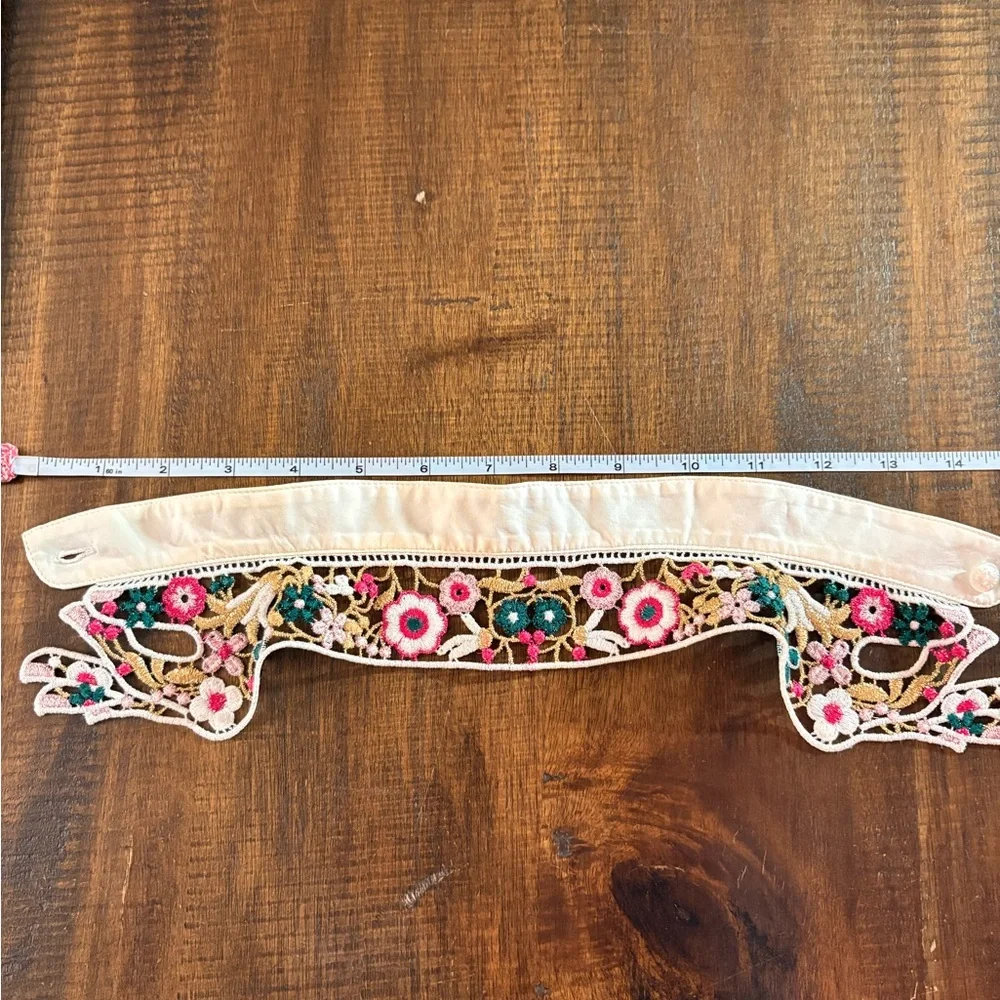 Embroidered collar - Picture 9 of 9